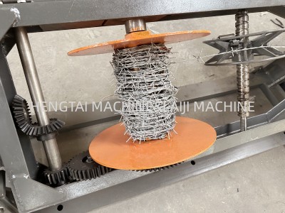 (CS--C)-Машина для производства колючей проволоки с положительным и отрицательным кручением