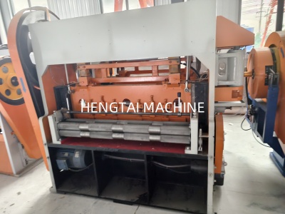 Máquina para fabricar mallas expandidas o metal desplegado para uso industrial o para construcción