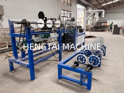 Weaving chain link fence wire usage and chain link fence machine
